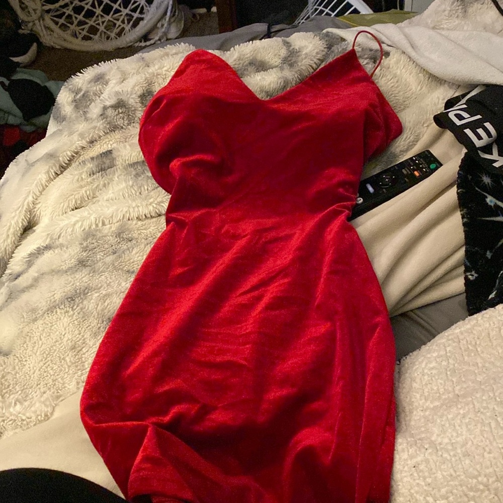 A red backless v neck dress from Windsor. In good condition and only worn once.
